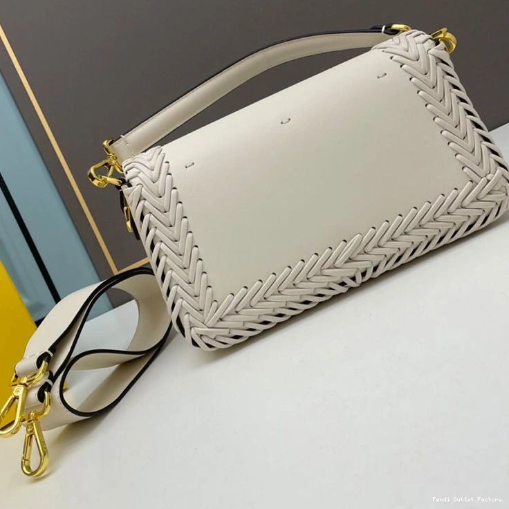 Affordable HOT In Stitching Bag Baguette Medium Leather White Fendi 0719